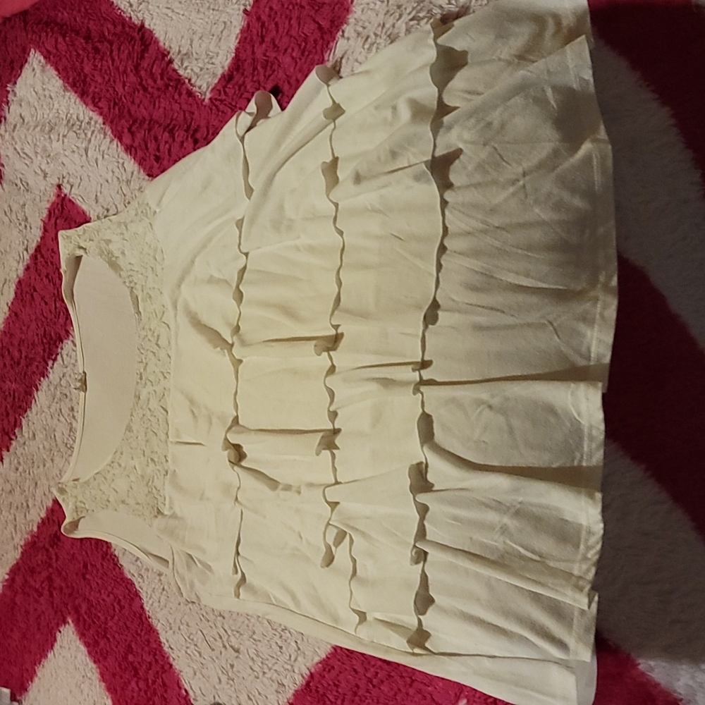 Ladies ruffle tank top